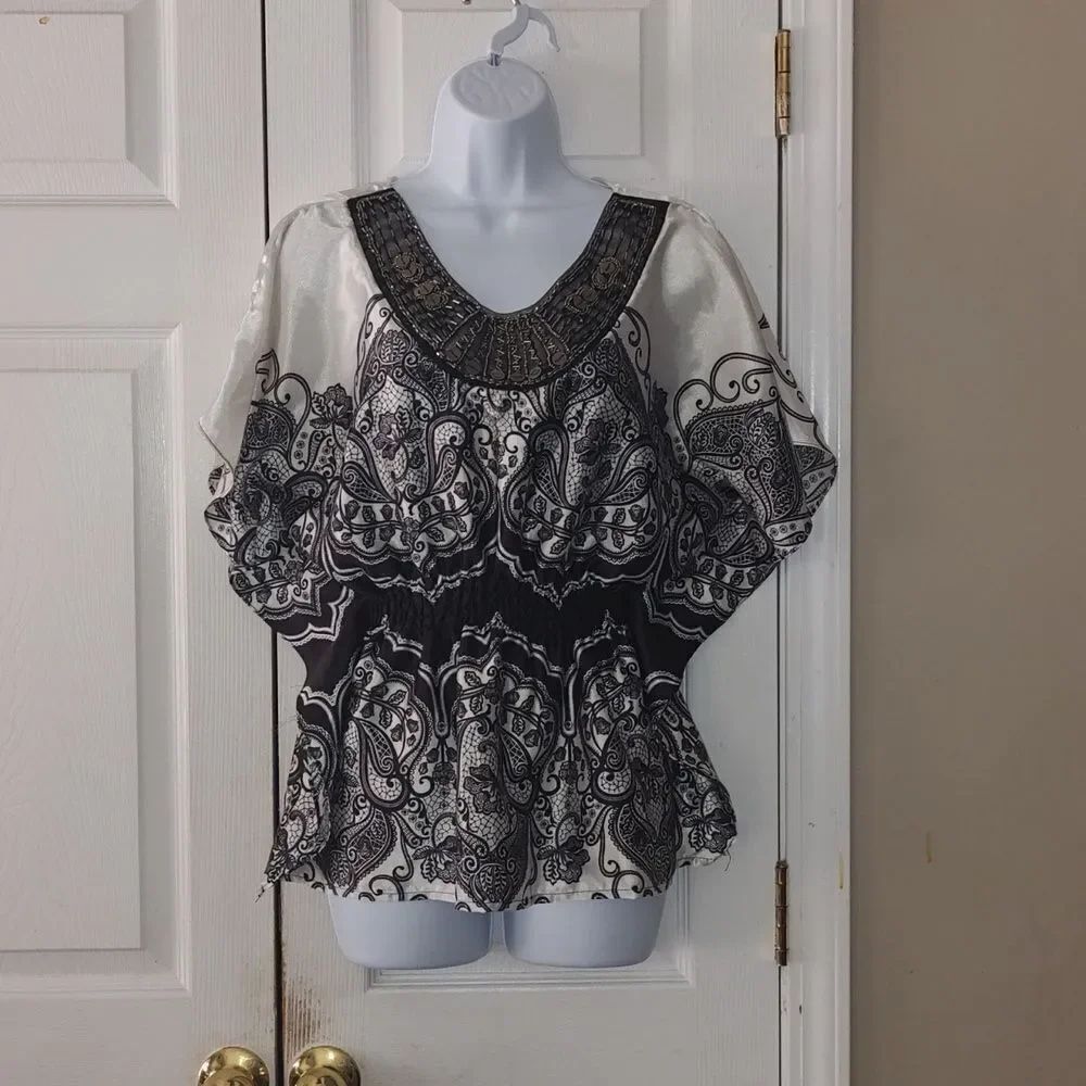 HeartSoul off white and black beaded collar poncho style top cinch waist Sz M